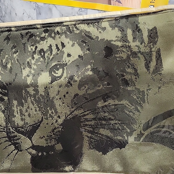 Tablecloth - Picture 2 of 6